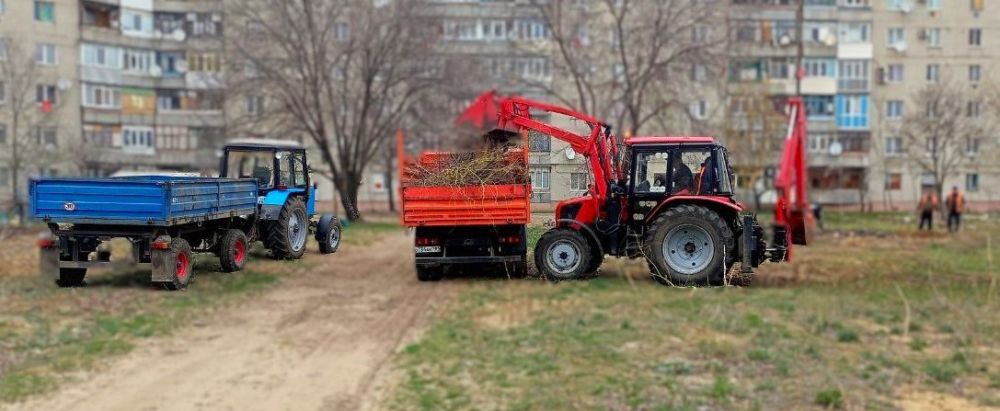 Местные жители активно участвуют в республиканской акции «Чистая Республика – 2025», которая была инициирована Главой ЛНР Леонидом Пасечником Местные жители активно участвуют в республиканской акции «Чистая Республика – 2025», которая была инициирована Главой ЛНР Леонидом Пасечником