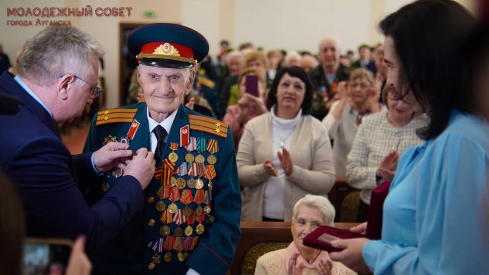 В Администрации города Луганска прошло торжественное мероприятие, посвящённое Году Защитника Отечества В Администрации города Луганска прошло торжественное мероприятие, посвящённое Году Защитника Отечества