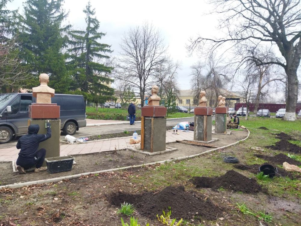 В Ровеньках продолжается подготовка к 80-летию Победы в Великой Отечественной войне В Ровеньках продолжается подготовка к 80-летию Победы в Великой Отечественной войне