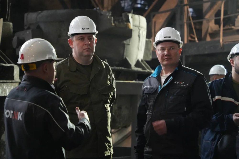 На Стахановском заводе ферросплавов в присутствии Главы ЛНР Леонида Пасечника официально запущена рудовосстановительная печь №6 На Стахановском заводе ферросплавов в присутствии Главы ЛНР Леонида Пасечника официально запущена рудовосстановительная печь №6