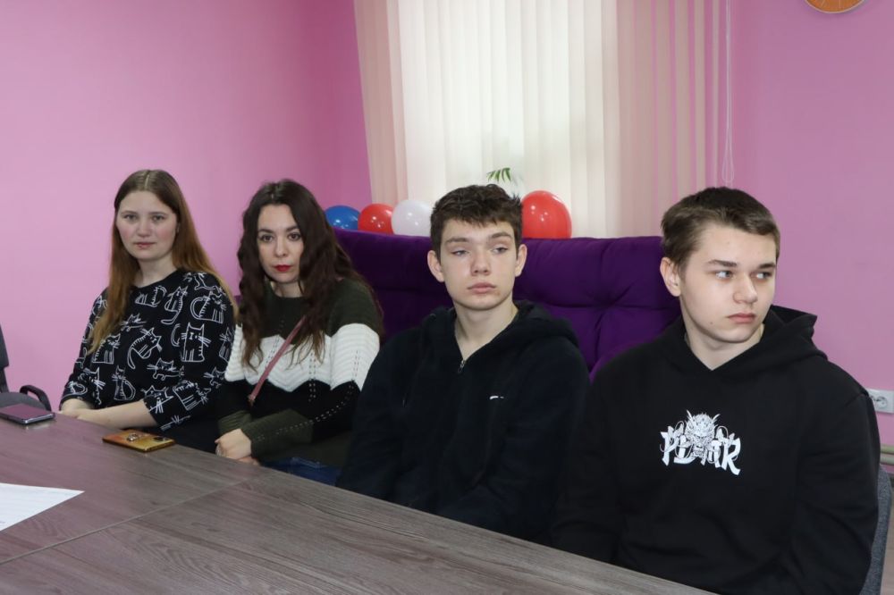 Евгений Бондарь: Встретился с волонтерами федерального проекта «Формирование комфортной городской среды» Евгений Бондарь: Встретился с волонтерами федерального проекта «Формирование комфортной городской среды»
