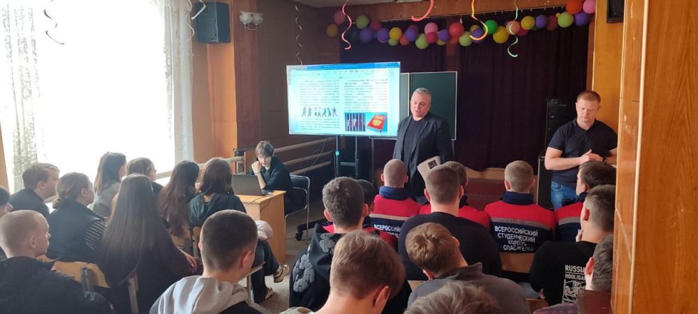 На базе дискуссионной площадки «Открытый диалог», в рамках реализации мероприятий, направленных на профилактику экстремизма и идеологии терроризма в молодежной среде, добровольцы ССО "Молодогвардеец" ЛугРО ВСКС и студенты... На базе дискуссионной площадки «Открытый диалог», в рамках реализации мероприятий, направленных на профилактику экстремизма и идеологии терроризма в молодежной среде, добровольцы ССО "Молодогвардеец" ЛугРО ВСКС и студенты...