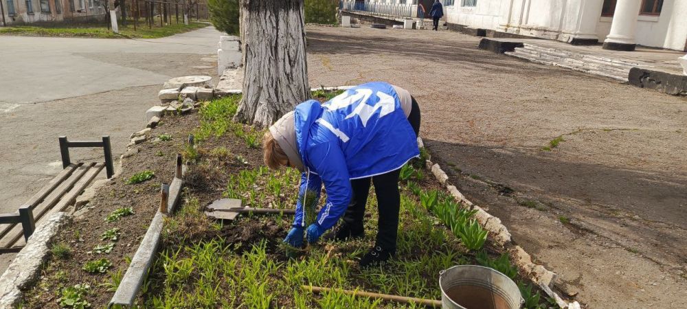 2 апреля, в рамках акции «Сад памяти», приуроченной к 80-летию Победы в Великой Отечественной войне, работники филиала «Клуб им. Кирова» - активисты Брянковского местного отделения партии «Единая Россия» посадили на... 2 апреля, в рамках акции «Сад памяти», приуроченной к 80-летию Победы в Великой Отечественной войне, работники филиала «Клуб им. Кирова» - активисты Брянковского местного отделения партии «Единая Россия» посадили на...