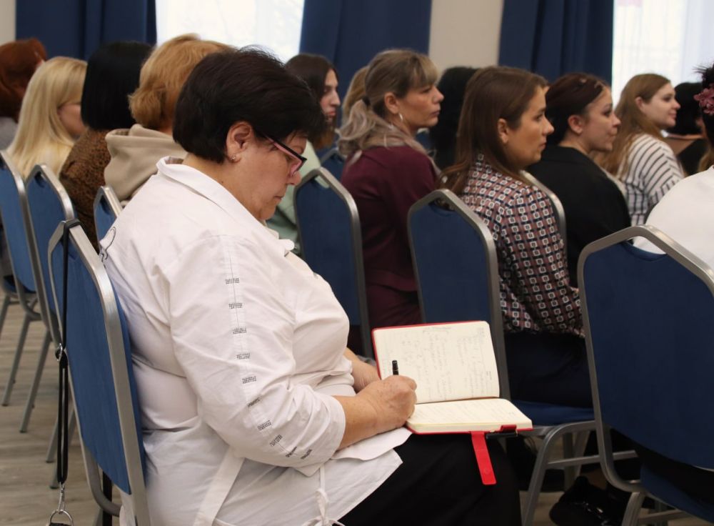 Родина в картинках. В ЛНР представлен уникальный сборник «Мое Отечество» для дошкольников Министерство образования и науки ЛНР совместно с депутатом Народного Совета Светланой Гизай разработали тематический сборник карточек... Родина в картинках. В ЛНР представлен уникальный сборник «Мое Отечество» для дошкольников Министерство образования и науки ЛНР совместно с депутатом Народного Совета Светланой Гизай разработали тематический сборник карточек...