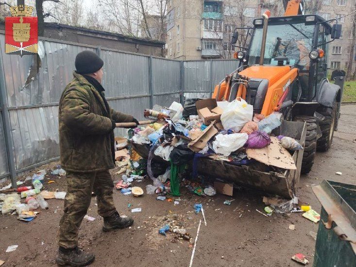 Коммунальные службы проводят работы на территории города Коммунальные службы проводят работы на территории города