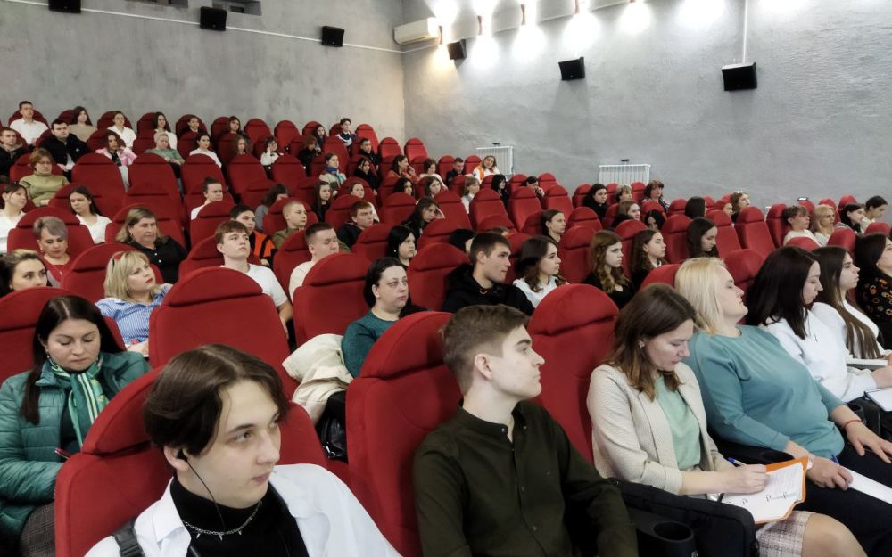 Финал (ну... почти). Обучение волонтеров для участия в федпроекте «Формирование комфортной городской среды» подошло к концу, а это значит что ребята готовы выйти на улицы ваших городов и помочь проголосовать за объект... Финал (ну... почти). Обучение волонтеров для участия в федпроекте «Формирование комфортной городской среды» подошло к концу, а это значит что ребята готовы выйти на улицы ваших городов и помочь проголосовать за объект...
