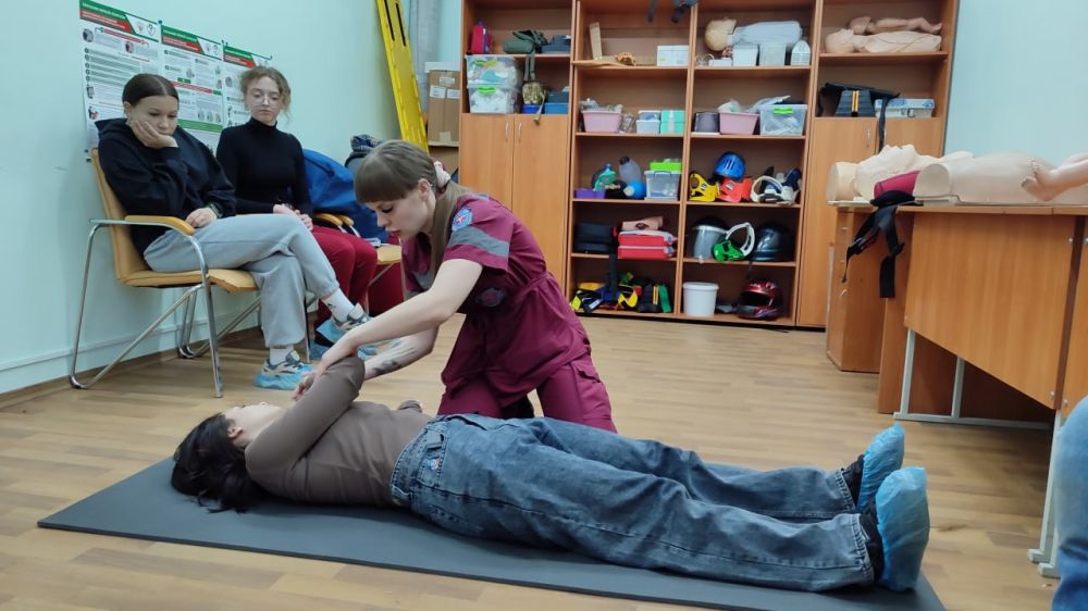 Будущие психологи обучились на курсах первой помощи в Школе медицины катастроф Будущие психологи обучились на курсах первой помощи в Школе медицины катастроф