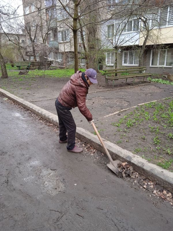 Виктория Сергеева: Коммунальщики в действии. Коммунальные предприятия продолжают работы по поддержанию чистоты и порядка в городе Виктория Сергеева: Коммунальщики в действии. Коммунальные предприятия продолжают работы по поддержанию чистоты и порядка в городе
