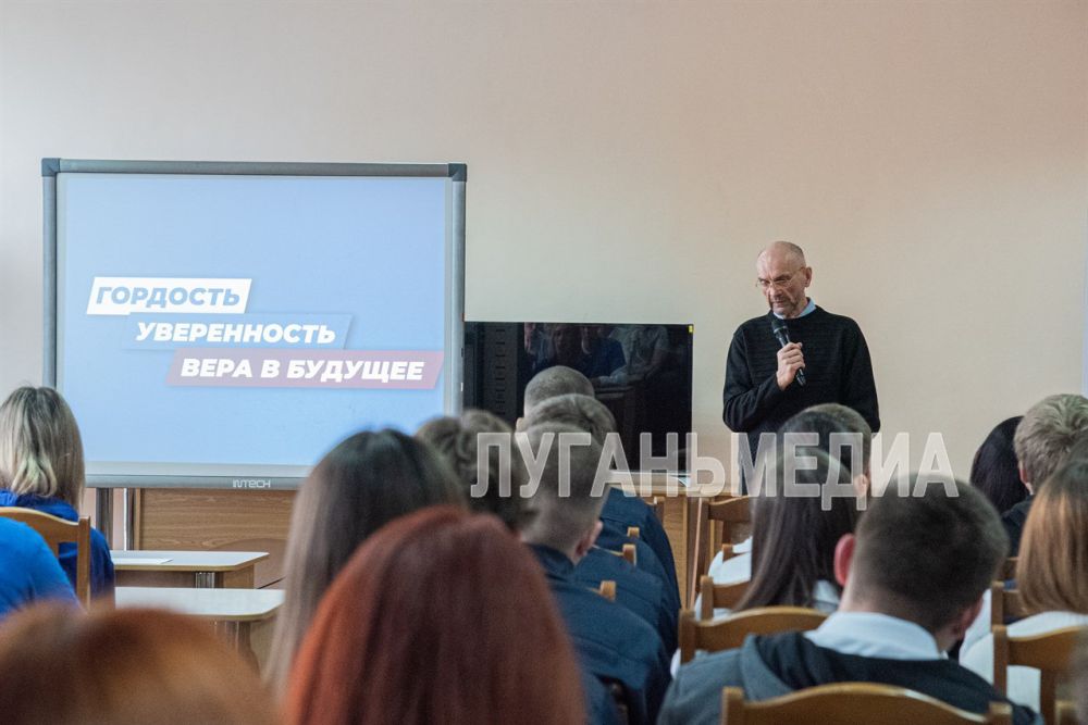 В Луганской молодежной библиотеке состоялось видеоконференция со Штабом общественной поддержки Красноярского края, посвященная событиям 6 апреля 2014 года, а именно захвату здания СБУ В Луганской молодежной библиотеке состоялось видеоконференция со Штабом общественной поддержки Красноярского края, посвященная событиям 6 апреля 2014 года, а именно захвату здания СБУ