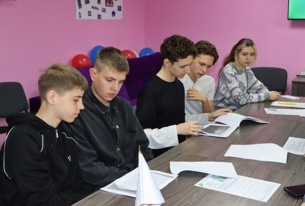 Евгений Бондарь: Встретился с волонтерами федерального проекта «Формирование комфортной городской среды» Евгений Бондарь: Встретился с волонтерами федерального проекта «Формирование комфортной городской среды»