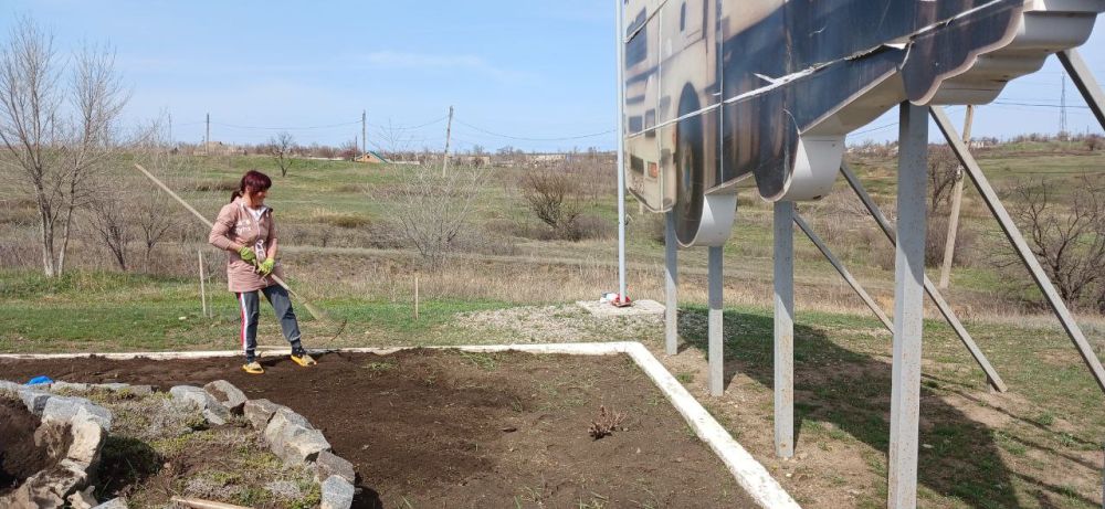 В поселке Изварино состоялся общественный субботник В поселке Изварино состоялся общественный субботник