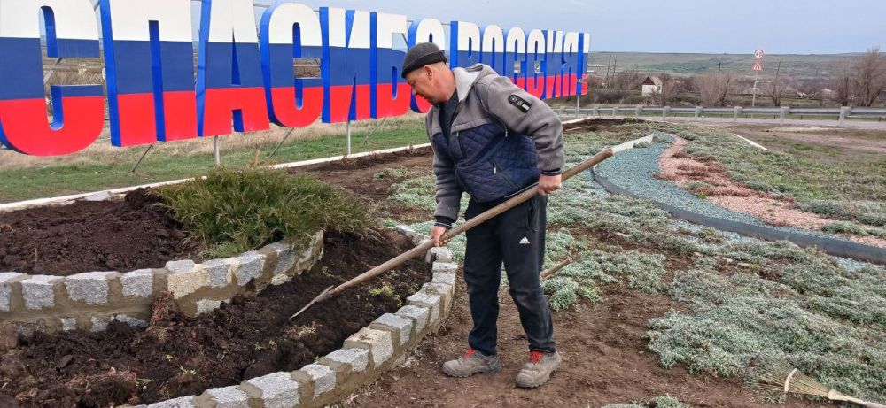 В поселке Изварино состоялся общественный субботник В поселке Изварино состоялся общественный субботник
