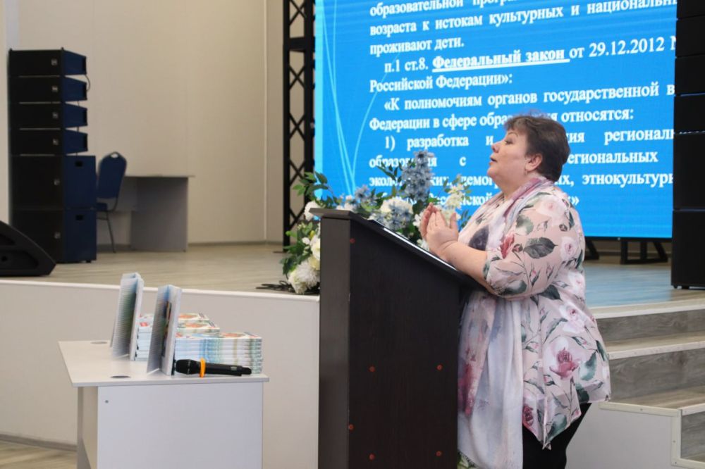 Родина в картинках. В ЛНР представлен уникальный сборник «Мое Отечество» для дошкольников Министерство образования и науки ЛНР совместно с депутатом Народного Совета Светланой Гизай разработали тематический сборник карточек... Родина в картинках. В ЛНР представлен уникальный сборник «Мое Отечество» для дошкольников Министерство образования и науки ЛНР совместно с депутатом Народного Совета Светланой Гизай разработали тематический сборник карточек...