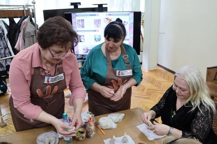 Разнообразие мастерства и фантазии: В Луганске открылась республиканская выставка «Палитра народного творчества» Разнообразие мастерства и фантазии: В Луганске открылась республиканская выставка «Палитра народного творчества»