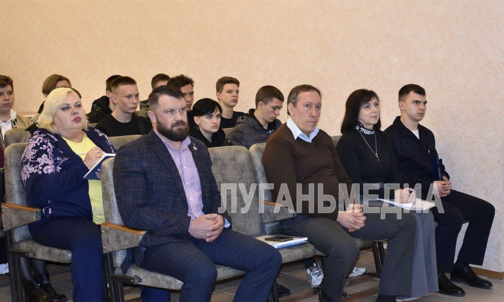 На базе Краснолучского центра занятости прошел форум «Противодействие идеологии терроризма и сохранение традиционных ценностей в молодежной среде» На базе Краснолучского центра занятости прошел форум «Противодействие идеологии терроризма и сохранение традиционных ценностей в молодежной среде»