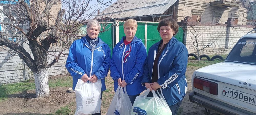 В эстафеты добрых дел «Весна – пора наводить порядки» рубежанские единороссы оказали помощь одинокой пенсионерке В эстафеты добрых дел «Весна – пора наводить порядки» рубежанские единороссы оказали помощь одинокой пенсионерке