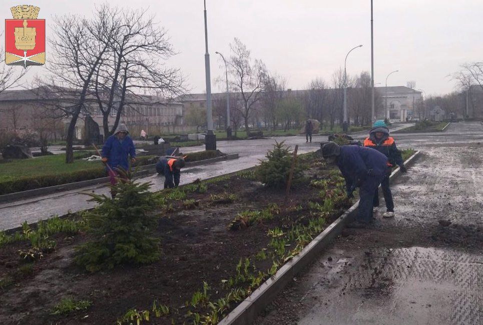 Коммунальные службы проводят работы на территории города Коммунальные службы проводят работы на территории города