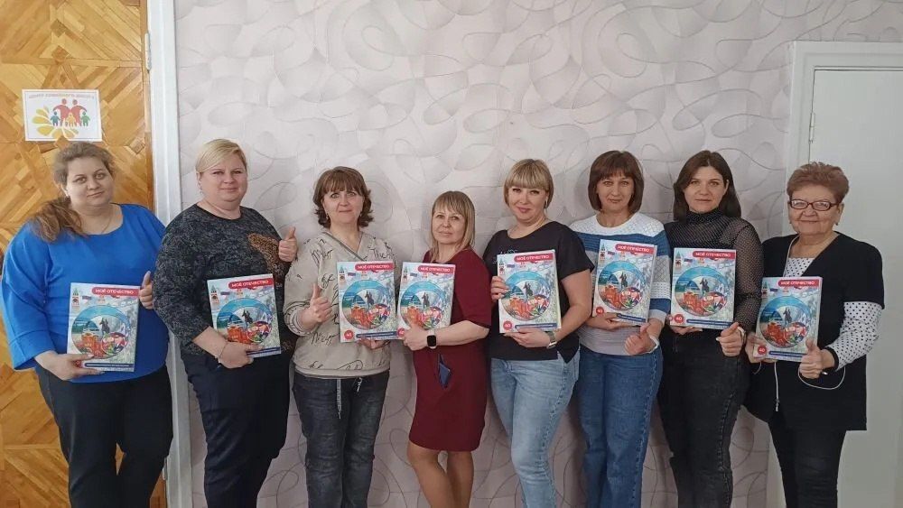 Ровеньковские детские сады получили ценный подарок от Министерства образования и науки ЛНР – дидактические пособия «Мое Отечество» Ровеньковские детские сады получили ценный подарок от Министерства образования и науки ЛНР – дидактические пособия «Мое Отечество»