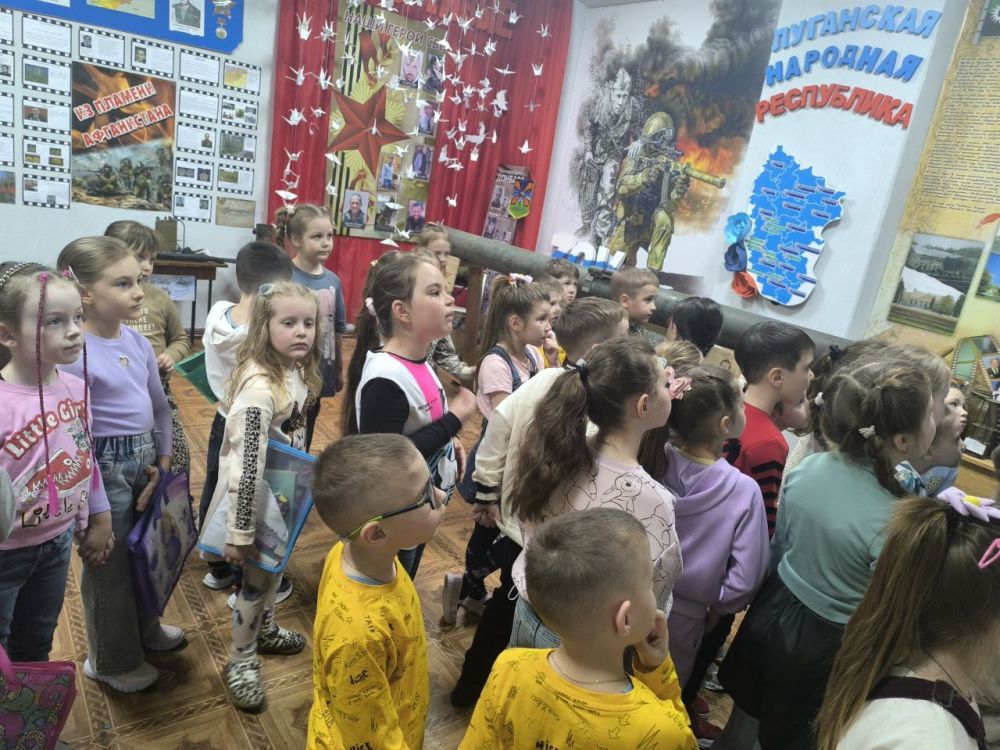Сегодня будущие первоклассники посетили музей Ровеньковской гимназии им. писателя Н. Трублаини Сегодня будущие первоклассники посетили музей Ровеньковской гимназии им. писателя Н. Трублаини