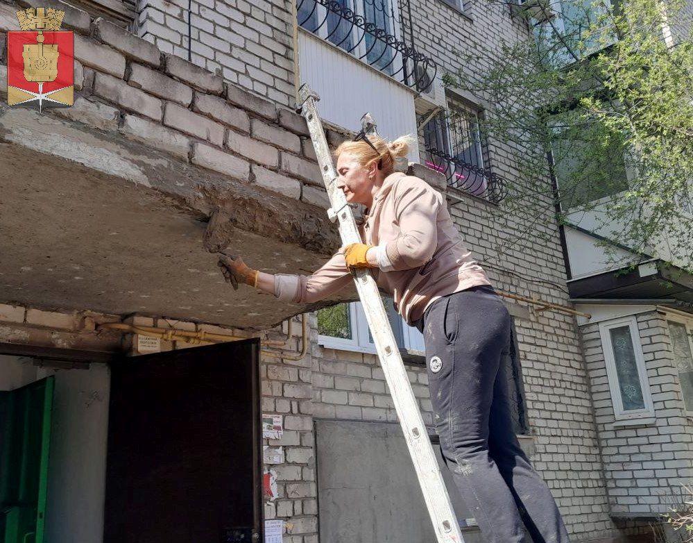 Коммунальные службы проводят работы на территории города Коммунальные службы проводят работы на территории города