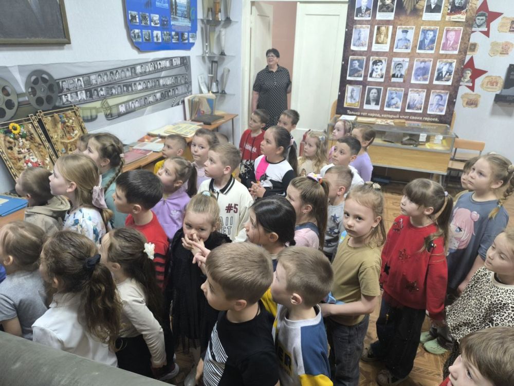 Сегодня будущие первоклассники посетили музей Ровеньковской гимназии им. писателя Н. Трублаини Сегодня будущие первоклассники посетили музей Ровеньковской гимназии им. писателя Н. Трублаини