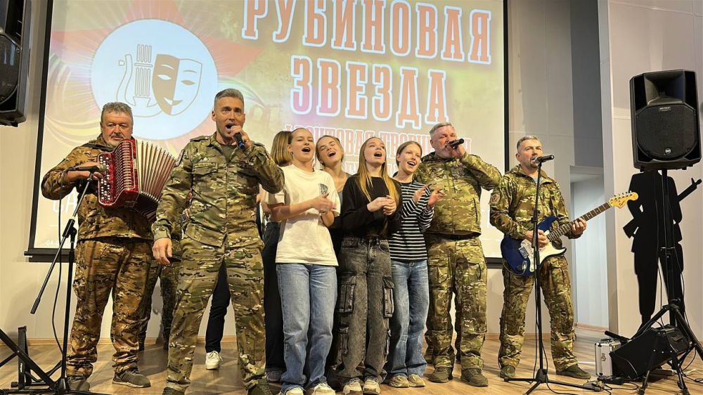 Олег Коваль: Творческая встреча артистов фронтовой творческой бригады ансамбля песни и пляски ЮВО МО РФ «Рубиновая звезда» с обучающимся столицы прошла в Луганском УВК №51 имени 10-летия Республики Олег Коваль: Творческая встреча артистов фронтовой творческой бригады ансамбля песни и пляски ЮВО МО РФ «Рубиновая звезда» с обучающимся столицы прошла в Луганском УВК №51 имени 10-летия Республики