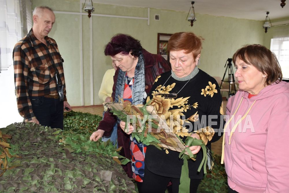 В Первомайском городском округе семьи погибших участников СВО активно принимают участие в изготовлении маскировочных сетей В Первомайском городском округе семьи погибших участников СВО активно принимают участие в изготовлении маскировочных сетей