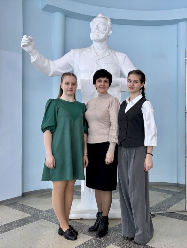 Воспитанники Антрацитовской детской музыкальной школы приняли участие в VII Открытом фестивале-конкурсе камерной фортепианной музыки имени Александра Зилоти, который проходил на базе Академии Матусовского Воспитанники Антрацитовской детской музыкальной школы приняли участие в VII Открытом фестивале-конкурсе камерной фортепианной музыки имени Александра Зилоти, который проходил на базе Академии Матусовского