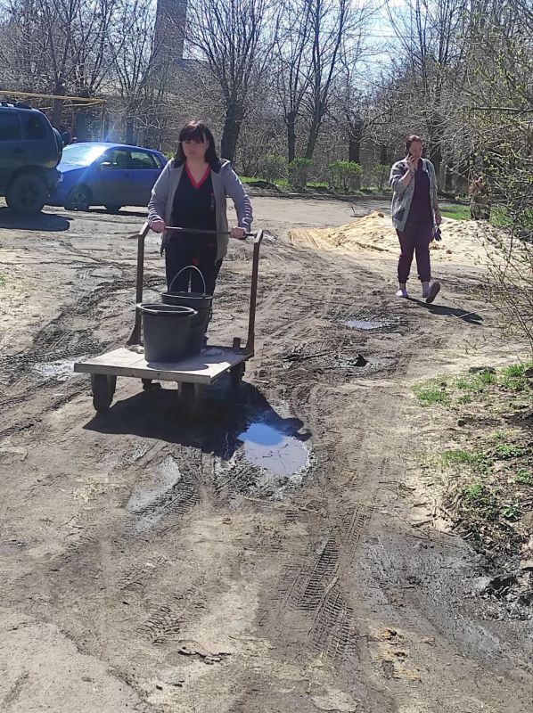 Четвёртого апреля Краснолучская городская больница "Известий" присоединилась к республиканской акции "Чистая республика-2025" Четвёртого апреля Краснолучская городская больница "Известий" присоединилась к республиканской акции "Чистая республика-2025"