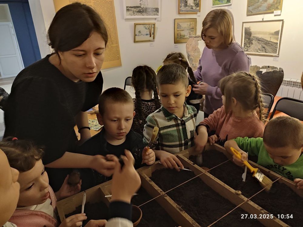 Теремок. А мы продолжаем обогащать представление детей о народной культуре, воспитывать любовь к родному краю Теремок. А мы продолжаем обогащать представление детей о народной культуре, воспитывать любовь к родному краю
