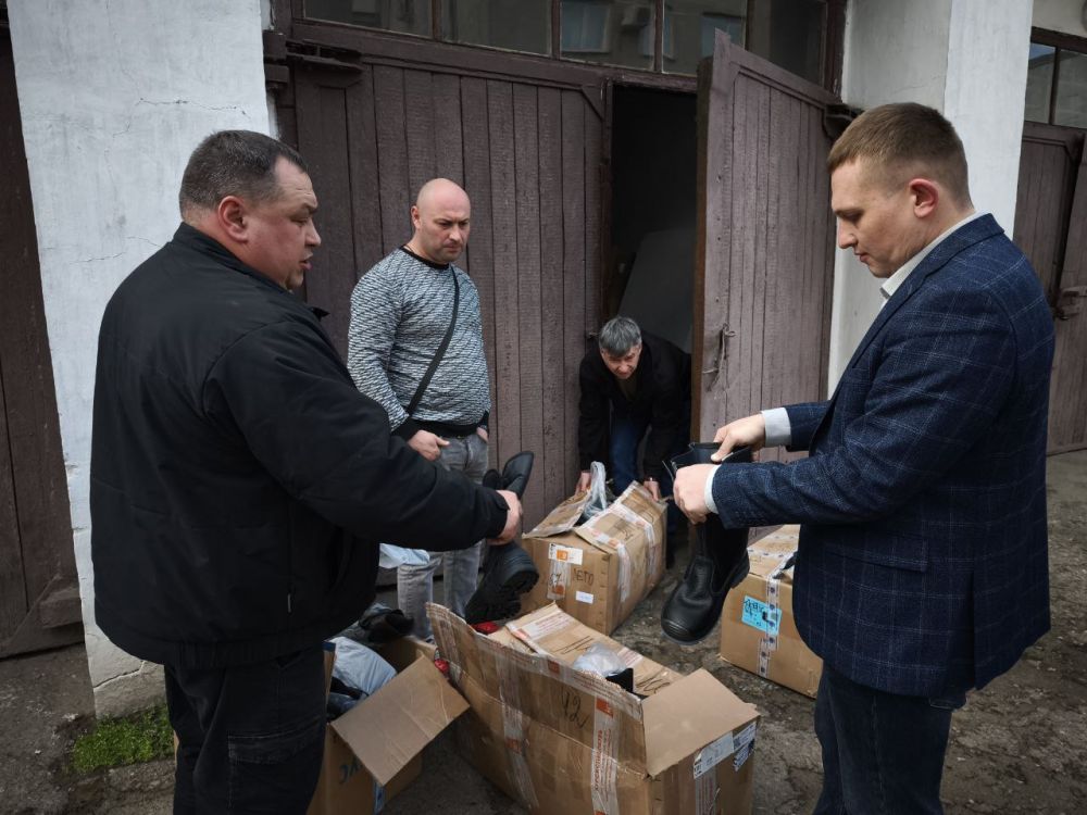 Евгений Морозов: На днях Брянку посетили волонтеры и руководитель АНО «Круги добра», член комиссии по спорту и патриотическому воспитанию Общественной палаты городского округа Мытищи Семен Пономарев Евгений Морозов: На днях Брянку посетили волонтеры и руководитель АНО «Круги добра», член комиссии по спорту и патриотическому воспитанию Общественной палаты городского округа Мытищи Семен Пономарев