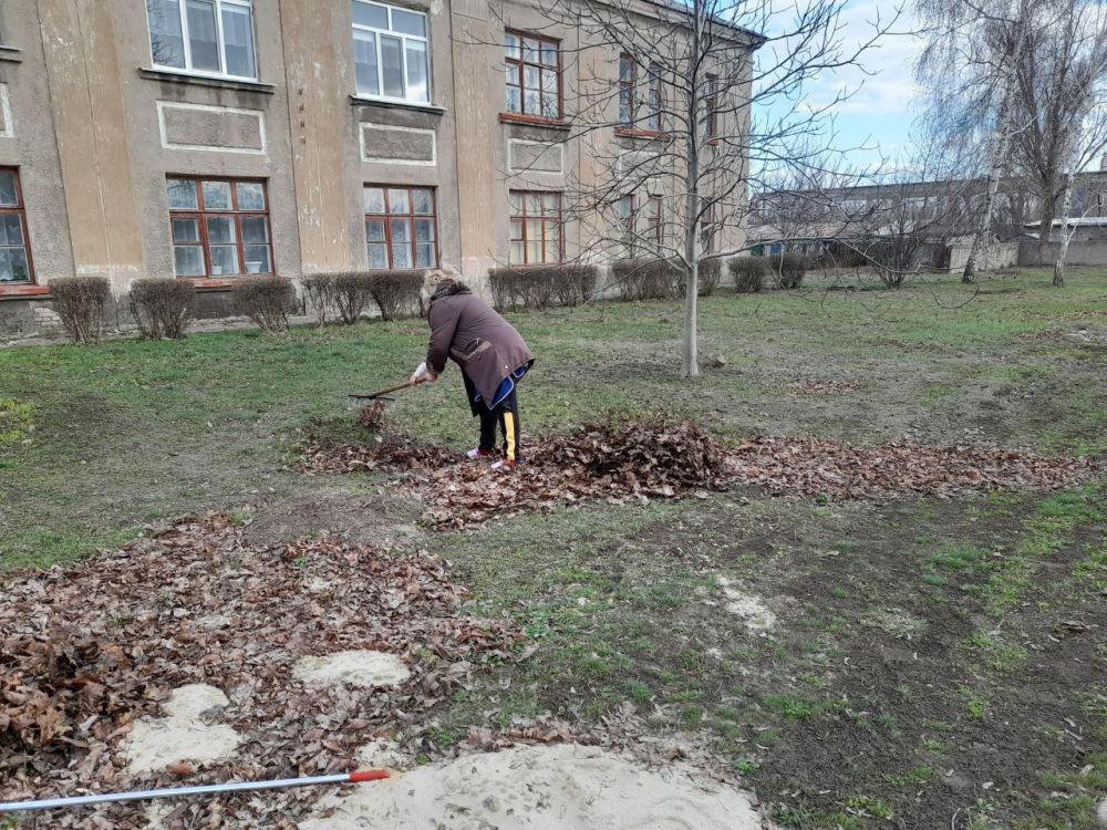 Краснолучский округ активно участвует в акции "Чистая Республика - 2025" Краснолучский округ активно участвует в акции "Чистая Республика - 2025"