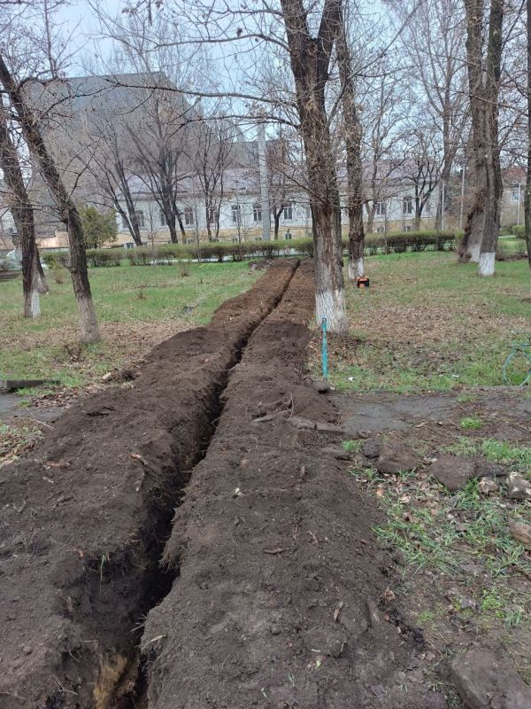 В Лутугино приступили к установке «Вечного огня» В Лутугино приступили к установке «Вечного огня»