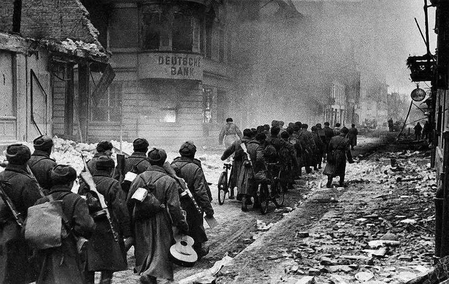 В этот день в 1945 году в ходе Великой Отечественной войны завершилась Восточно-Померанская операция, проходившая с 10 февраля по 4 апреля 1945 года В этот день в 1945 году в ходе Великой Отечественной войны завершилась Восточно-Померанская операция, проходившая с 10 февраля по 4 апреля 1945 года