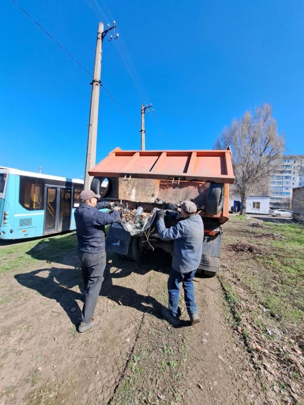 Сотрудники МУП «Луганскгортранс» активно приняли участие в благоустройстве территории на квартале Южный Сотрудники МУП «Луганскгортранс» активно приняли участие в благоустройстве территории на квартале Южный
