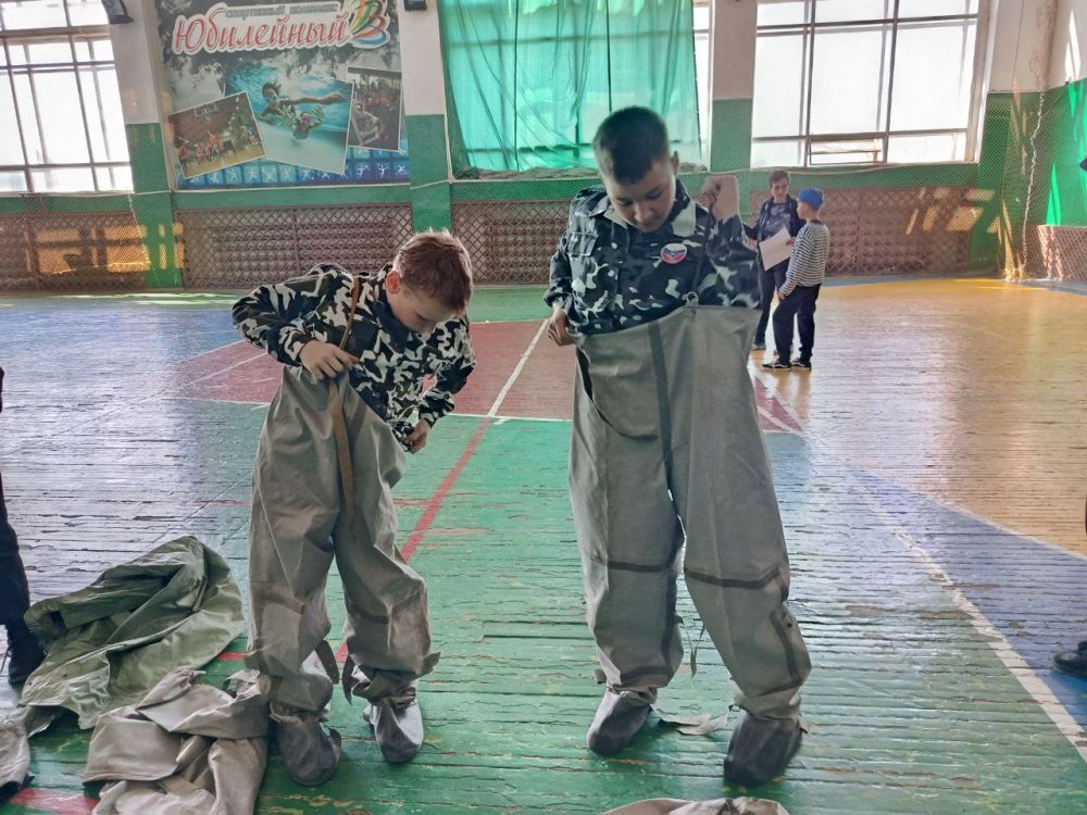 В спортивном зале спортивного комплекса "Юбилейный" состоялся 2 день муниципального этапа Всероссийской военно-патриотической игры "Зарница 2.0" среди средней возрастной группы В спортивном зале спортивного комплекса "Юбилейный" состоялся 2 день муниципального этапа Всероссийской военно-патриотической игры "Зарница 2.0" среди средней возрастной группы