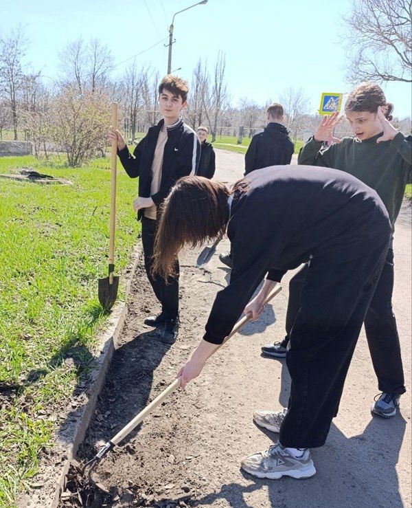 Чистота и порядок: состоялся весенний субботник в Молодогвардейской школе №21 Чистота и порядок: состоялся весенний субботник в Молодогвардейской школе №21