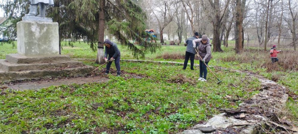 Краснолучский округ активно участвует в акции "Чистая Республика - 2025" Краснолучский округ активно участвует в акции "Чистая Республика - 2025"