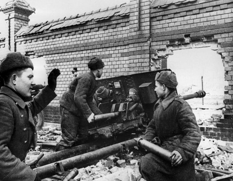В этот день в 1945 году в ходе Великой Отечественной войны завершилась Восточно-Померанская операция, проходившая с 10 февраля по 4 апреля 1945 года В этот день в 1945 году в ходе Великой Отечественной войны завершилась Восточно-Померанская операция, проходившая с 10 февраля по 4 апреля 1945 года