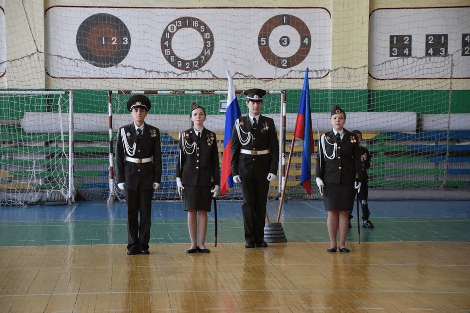 4 апреля в спортивном зале Краснодонской спортивной школы №1 состоялась первая фаза муниципального этапа Всероссийской военно-патриотической игры «Зарница», в которой приняли участие учащиеся младшей категории... 4 апреля в спортивном зале Краснодонской спортивной школы №1 состоялась первая фаза муниципального этапа Всероссийской военно-патриотической игры «Зарница», в которой приняли участие учащиеся младшей категории...