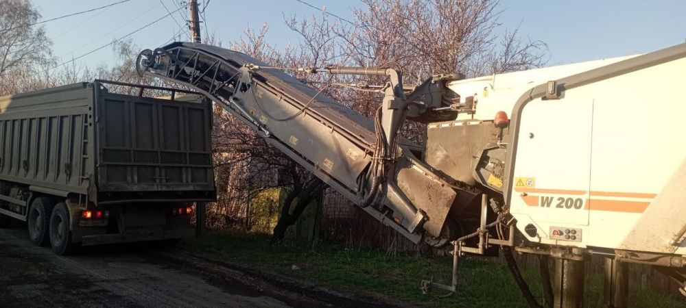 Альберт Зинченко: В Станице Луганской на улице Лесной в рамках специального инфраструктурного проекта стартовали работы по фрезерованию дорожного полотна Альберт Зинченко: В Станице Луганской на улице Лесной в рамках специального инфраструктурного проекта стартовали работы по фрезерованию дорожного полотна