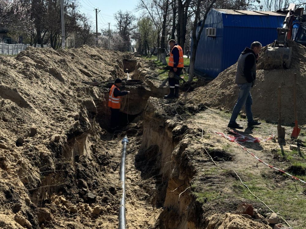 "Лугансквода" меняет трубопровод в Станице-Луганской на квартале Молодёжном "Лугансквода" меняет трубопровод в Станице-Луганской на квартале Молодёжном