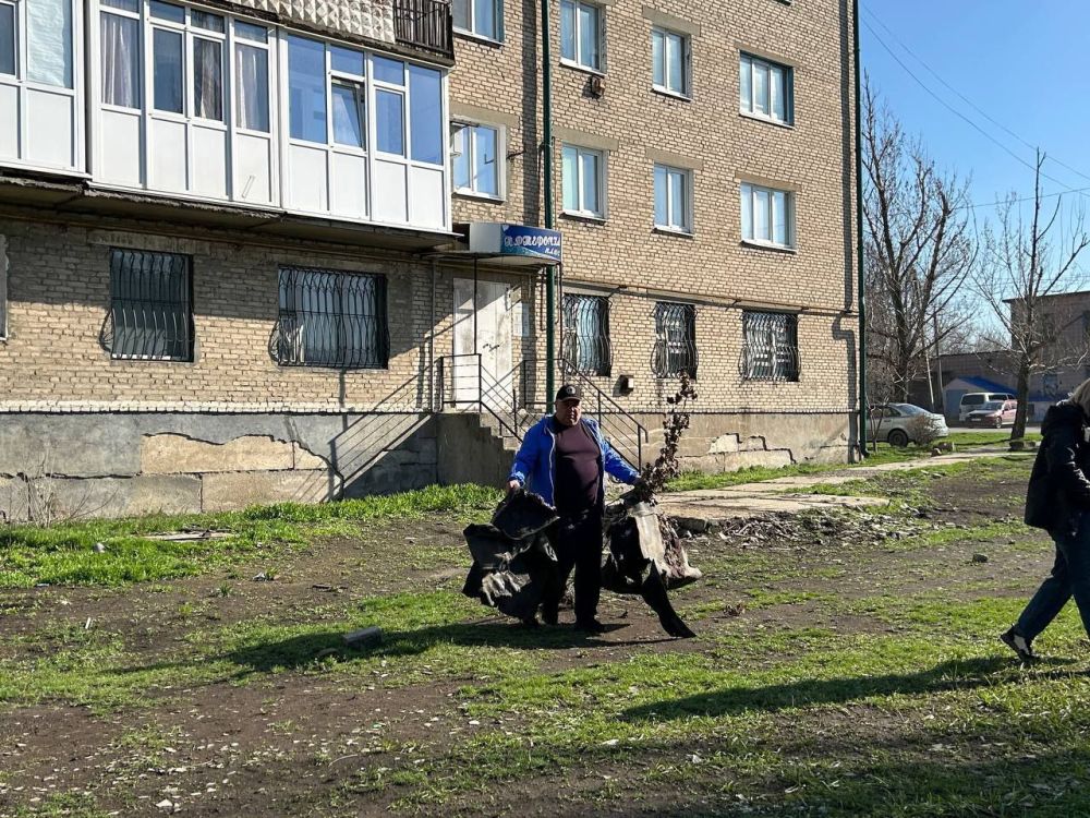 В округе продолжается уборка в рамках акции «Чистая Республика» В округе продолжается уборка в рамках акции «Чистая Республика»
