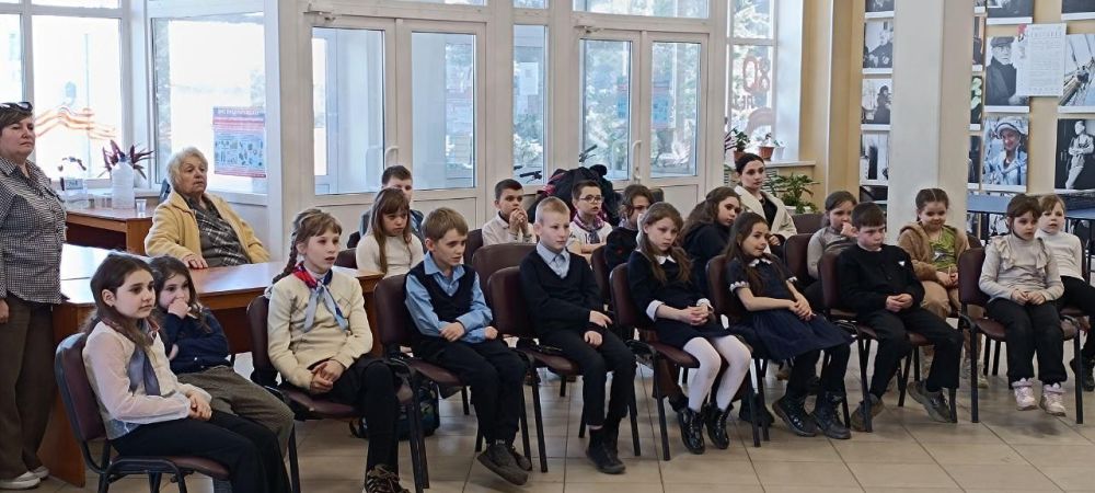 Первомайским детям показали «Ивана Царевича и серого волка» Первомайским детям показали «Ивана Царевича и серого волка»