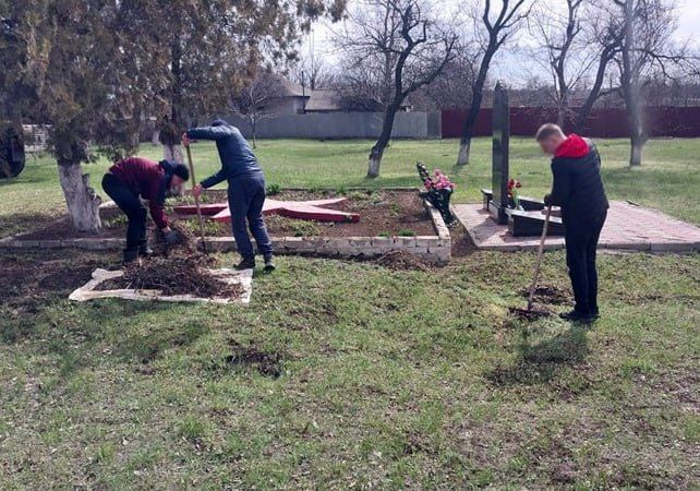 В селах Самсоновка и Придорожное облагородили исторические памятники В селах Самсоновка и Придорожное облагородили исторические памятники