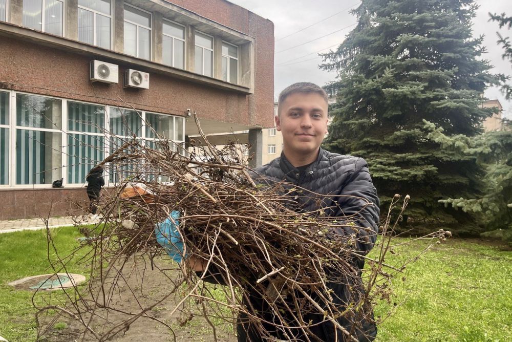Коллектив Минтопэнерго ЛНР принял участие в акции «Чистая Республика – 2025» Коллектив Минтопэнерго ЛНР принял участие в акции «Чистая Республика – 2025»