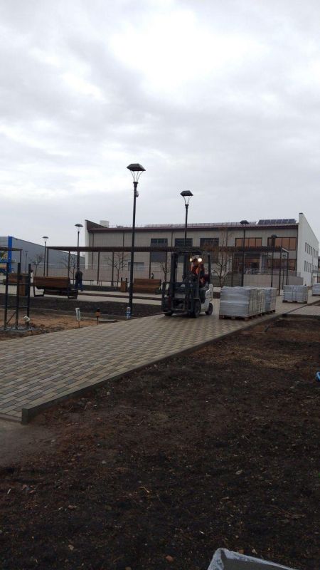 На площади в Станице Луганской стартовал новый этап работ На площади в Станице Луганской стартовал новый этап работ