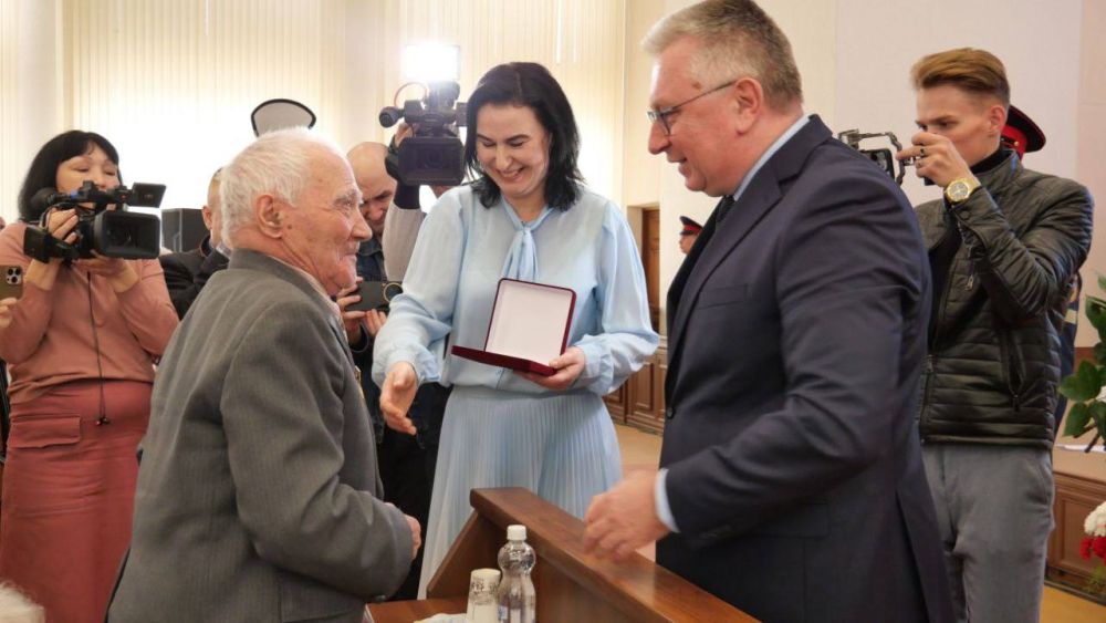 Инна Швенк: В Администрации муниципального образования городской округ город Луганск 03 апреля 2025 года состоялось торжественное мероприятие, посвященное Году защитника Отечества Инна Швенк: В Администрации муниципального образования городской округ город Луганск 03 апреля 2025 года состоялось торжественное мероприятие, посвященное Году защитника Отечества