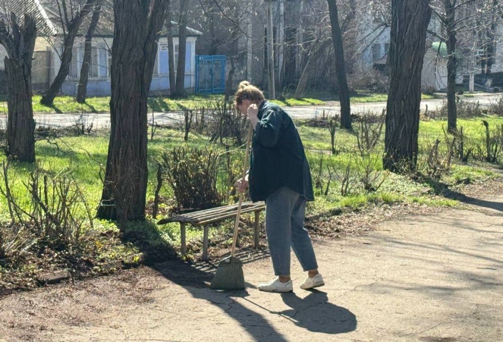 Краснолучский городской округ продолжает принимать участие в Республиканской экологической акции «Чистая Республика» Краснолучский городской округ продолжает принимать участие в Республиканской экологической акции «Чистая Республика»