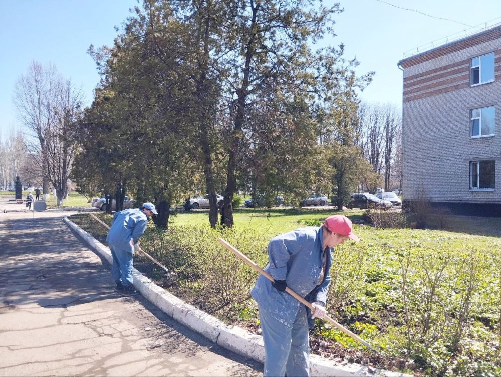 Сотрудники Луганской городской больницы № 1 приняли участие в общегородском субботнике Сотрудники Луганской городской больницы № 1 приняли участие в общегородском субботнике